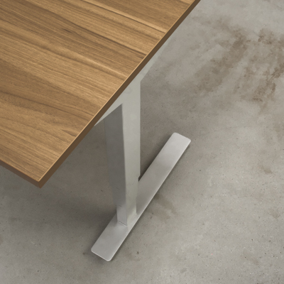 Hæve-/sænkebord | 180x80 cm | Valnød med sølv stel